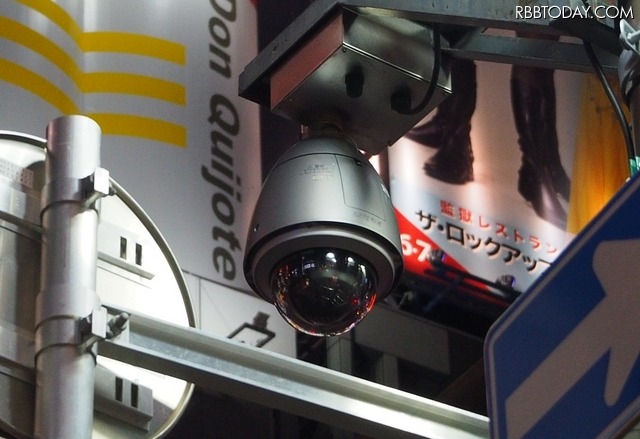監視カメラは2020年に向けて日本国内でのニーズも高まっており、個人から官公庁、自治体までさまざまな場所で設置が進んでいる。中でもネットワークカメラは主流になりつつある製品ジャンルだ(撮影:防犯システム取材班)