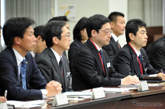 緊急鉄道保安連絡会議に出席した東京メトロ運行担当者/中央2人（8日・国交省）