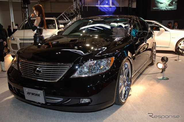【東京オートサロン07】写真蔵…ワークのホイール LS や ムラーノ