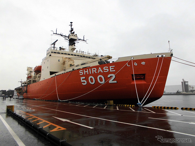 「SHIRASE5002ツアー&サッポロビール千葉工場・黒ラベルツアー」で見学できる南極観測船「しらせ」。千葉・船橋港の岸壁に係留されている