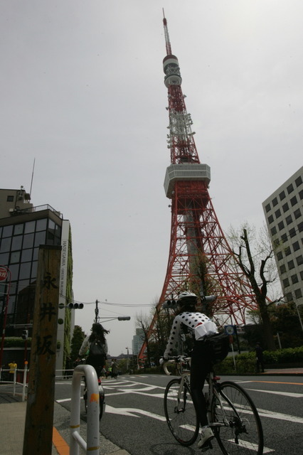 東京タワーが見えたらゴールのオランダ大使館はすぐ