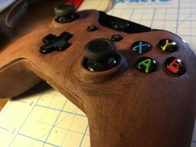 3Dプリンターで製作！触り心地が気になる木製カバーのXbox Oneコントローラー