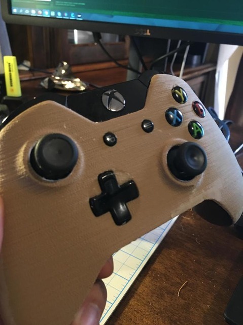 3Dプリンターで製作！触り心地が気になる木製カバーのXbox Oneコントローラー