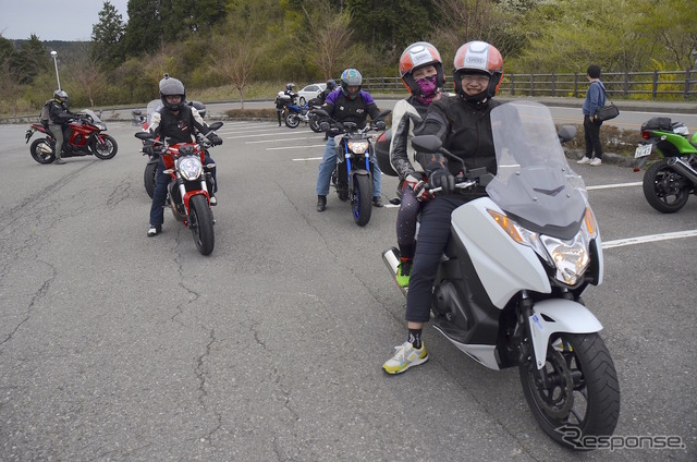 日本をレンタルバイクを利用し、3泊4日でツーリングする台湾人グループ。