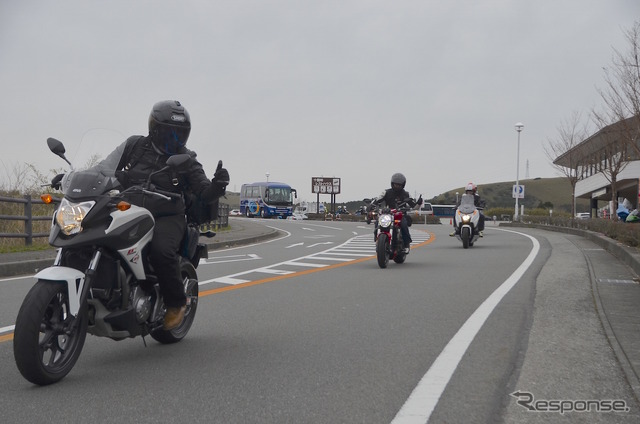 日本をレンタルバイクを利用し、3泊4日でツーリングする台湾人グループ。