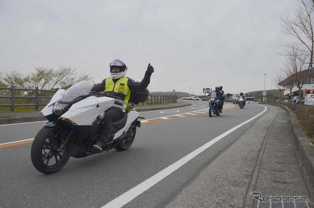 日本をレンタルバイクを利用し、3泊4日でツーリングする台湾人グループ。