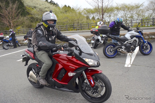 レンタルバイクにてツーリング中のREXさん。台湾ではカワサキZ800を所有する。
