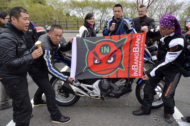 レンタルバイクを利用して、富士山周辺、伊豆箱根を3泊4日で周遊する台湾人ライダー12名のグループ。