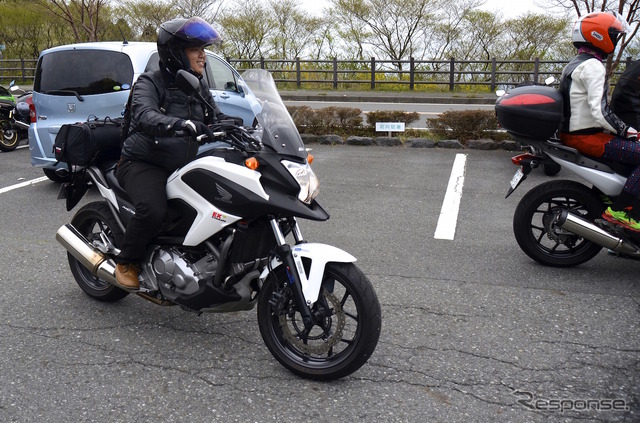 レンタルバイクを利用して、富士山周辺、伊豆箱根を3泊4日で周遊する台湾人ライダー12名のグループ。