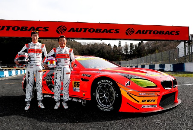 カストロールEDGEを注いだBMW M6 GT3でGT300を戦う小林崇志選手(左)と高木真一選手(右)
