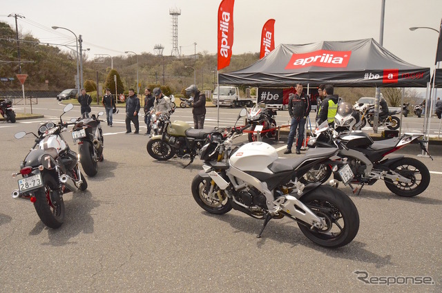 4月10日(日)、ターンパイク箱根のスカイビューラウンジ駐車場にておこなわれたアプリリアとモト・グッツィの試乗会。