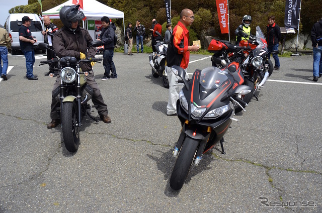 4月10日(日)、ターンパイク箱根のスカイビューラウンジ駐車場にておこなわれたアプリリアとモト・グッツィの試乗会。