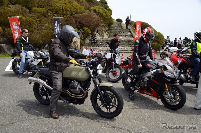 4月10日(日)、ターンパイク箱根のスカイビューラウンジ駐車場にておこなわれたアプリリアとモト・グッツィの試乗会。