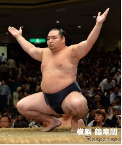 大相撲クルーズに出演する横綱鶴竜関