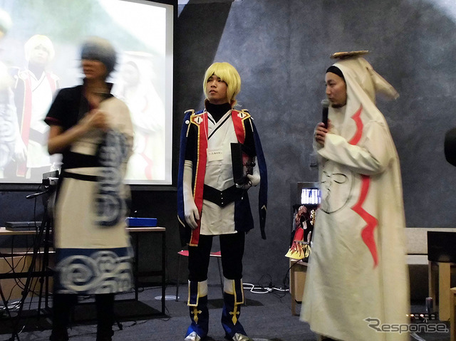 ストリートファイターシリーズのコスプレなどで対戦に挑んだ参加者たち。「ウメハラ杯 コスプレ限定大会」（東京・渋谷 Red Bull Studios Tokyo Hall、4月）