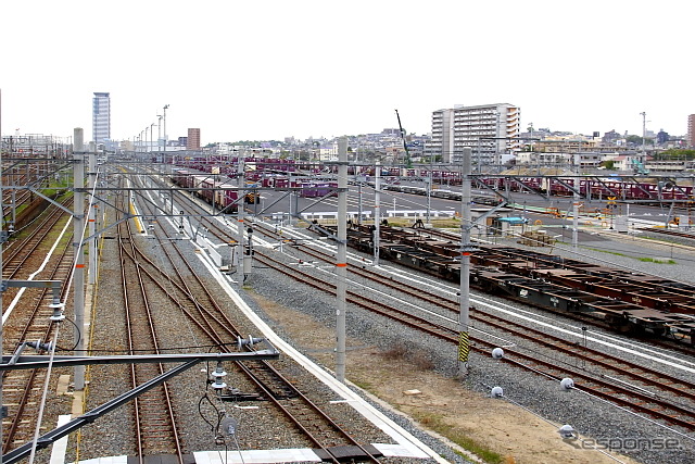 JR貨物は大阪府と福岡県を結ぶ、熊本地震の救援物資輸送に対応した臨時貨物列車を運行する。写真は大阪府吹田市の吹田貨物貨物ターミナル駅。