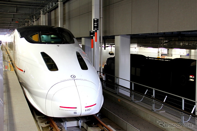 九州新幹線の博多～新水俣間は施設の被害が激しく、再開のめどが立っていない。