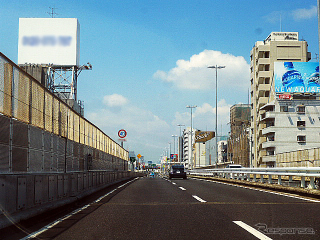 首都高沿いの屋外広告(参考画像)