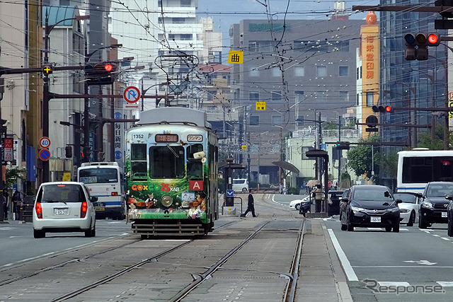 熊本市電は20日から全線での運転を再開した。