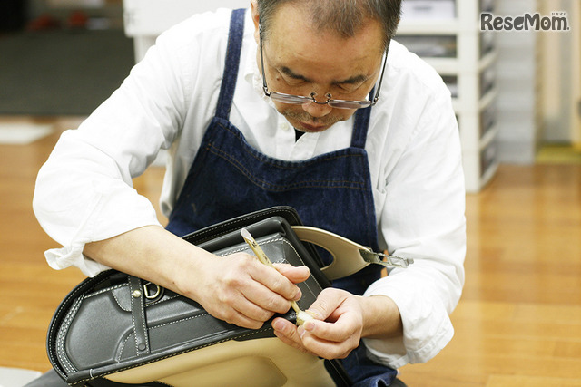 土屋鞄:職人がひとつひとつ仕上げるランドセル