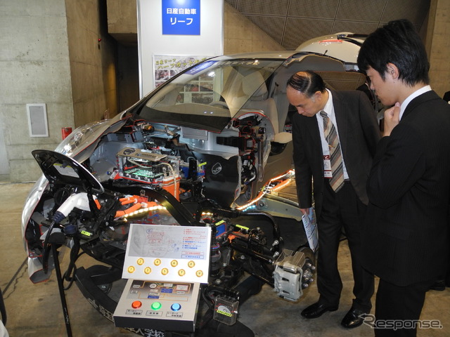 日産自動車『リーフ』のカットモデル