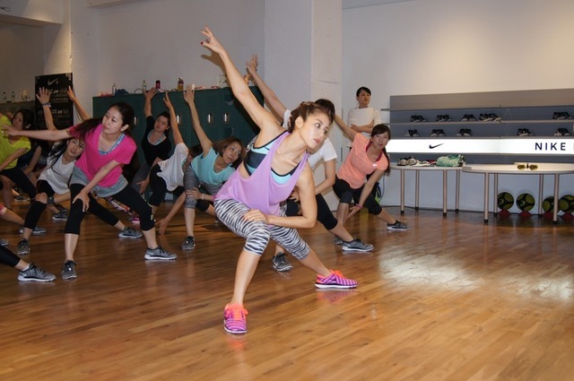 NIKE WOMEN’S STUDIOで歌手のBENIがトークショー&トレーニング