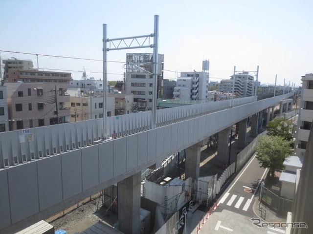 ほぼ完成した下り急行線の高架橋。5月29日から使用を開始する。