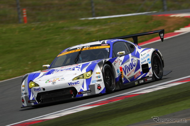 GT300クラス予選2位の#25 VivaC 86 MC。