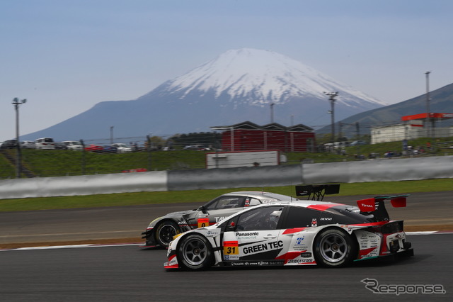 GT300クラス予選3位の#31 プリウス。
