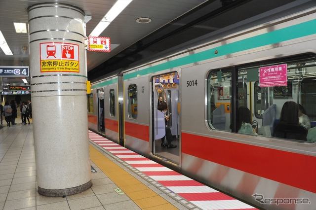 東京メトロはベビーカー引きずり事故を受け、非常停止ボタンとATCの連動化を図ることにした。非常ブレーキの操作訓練体制も充実させる。