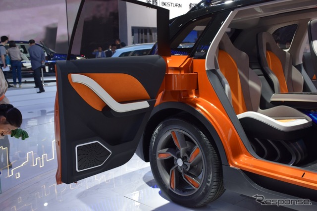 第一汽車 奔騰 X4(北京モーターショー16)