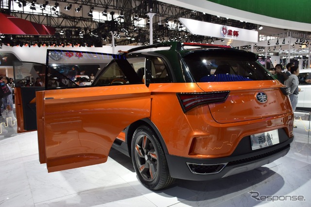 第一汽車 奔騰 X4(北京モーターショー16)