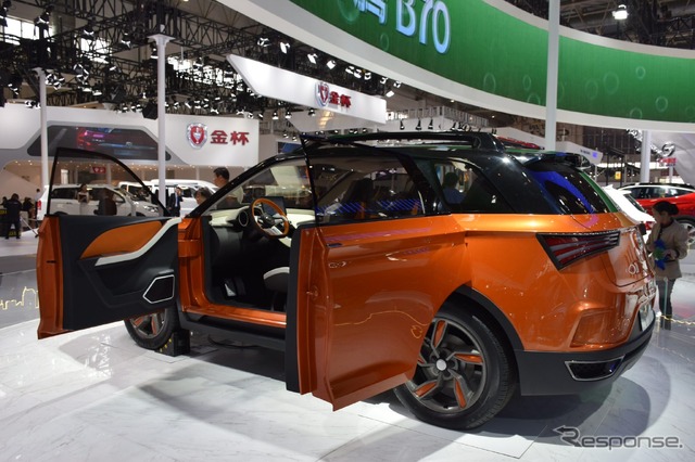 第一汽車 奔騰 X4(北京モーターショー16)