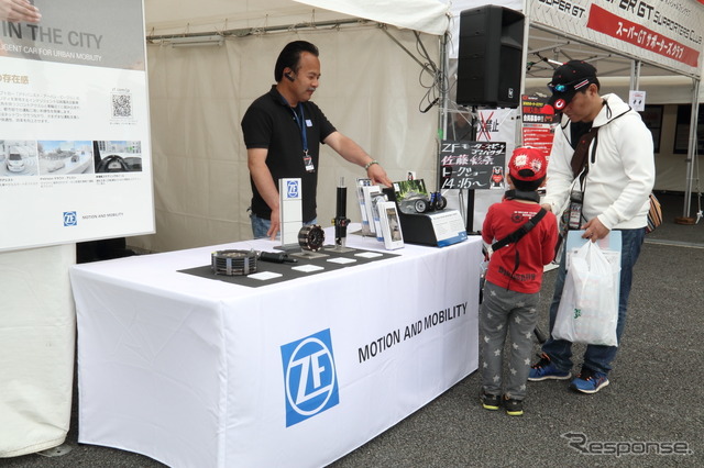 SUPER GTの会場にZFブースが登場