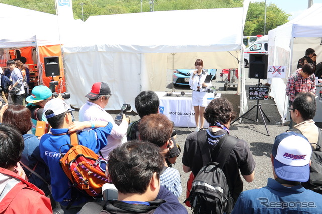 SUPER GTの会場にZFブースが登場