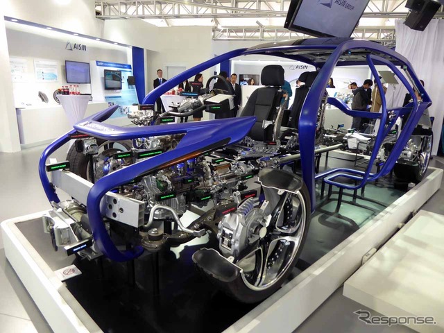 アイシンのテクノロジーがどの部分に使われているかを一目でわかるディスプレイも展示された