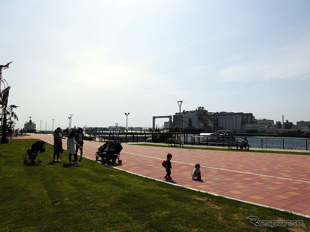 2016年4月から供用を開始した千葉みなと旅客船ターミナル(千葉中央港旅客船桟橋)