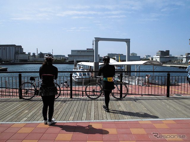 2016年4月から供用を開始した千葉みなと旅客船ターミナル（千葉中央港旅客船桟橋）