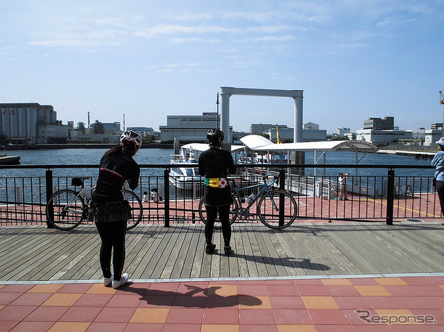 2016年4月から供用を開始した千葉みなと旅客船ターミナル(千葉中央港旅客船桟橋)