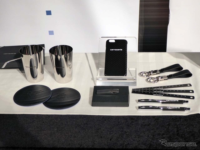 会場には参考出品として、カロッツェリア製品をより便利に楽しめる専用グッズも展示された