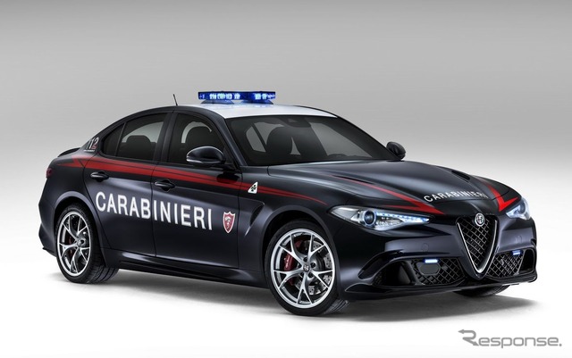 イタリア警察に配備されたアルファロメオ ジュリア 新型のクアドリフォリオ