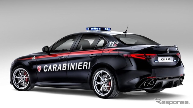 イタリア警察に配備されたアルファロメオ ジュリア 新型のクアドリフォリオ