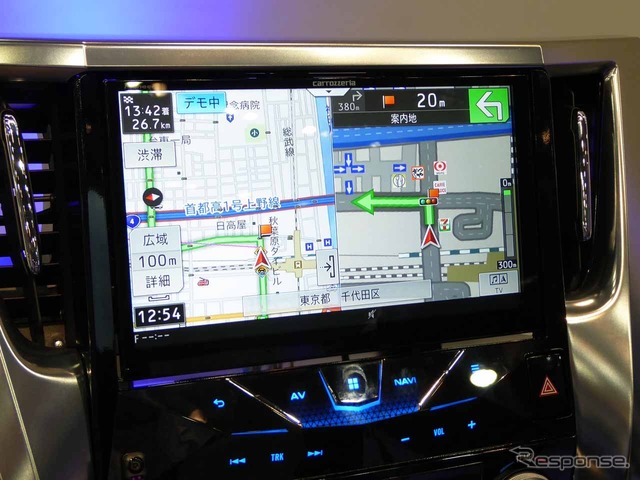 新型「サイバーナビ」は車種専用ナビへ参入。写真はアルファード/ヴェルファイア用
