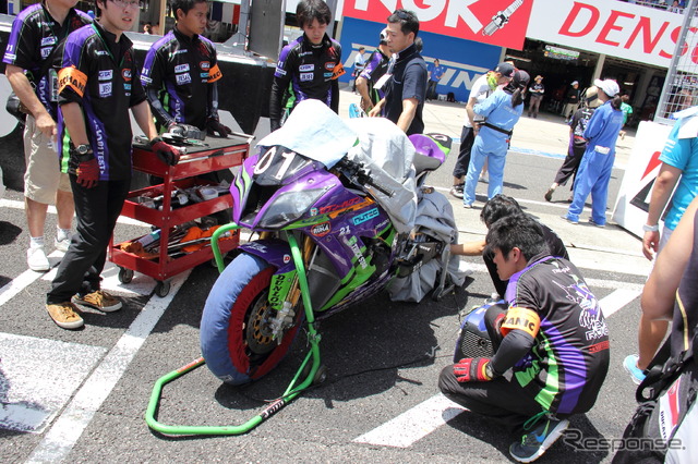 2015年の鈴鹿8耐決勝ではアクシデントでピット出口閉鎖直前にグリッドについた
