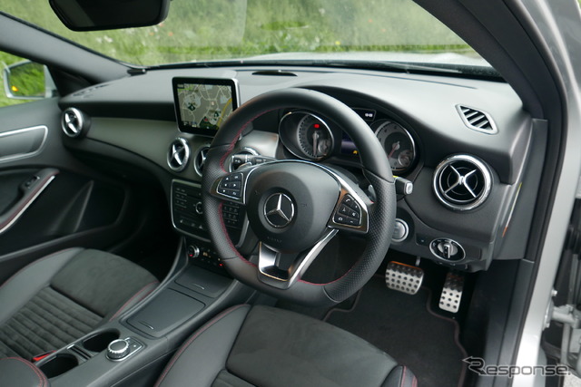 メルセデスベンツ GLA180スポーツ