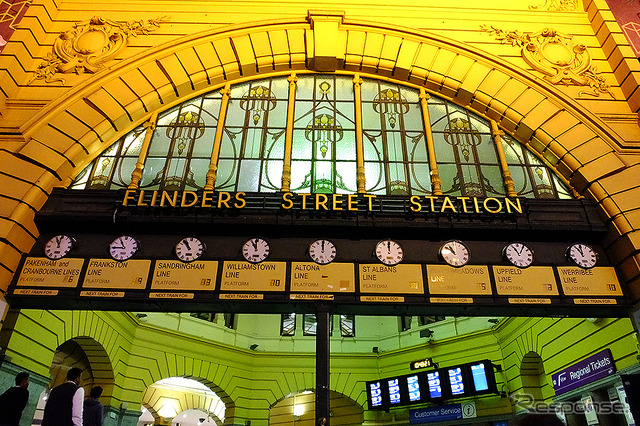 街の中心にあるフリンダース・ストリート駅(Flinders Street)