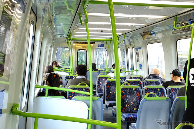 メルボルンの近郊電車車内