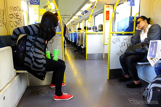 メルボルンの近郊電車車内