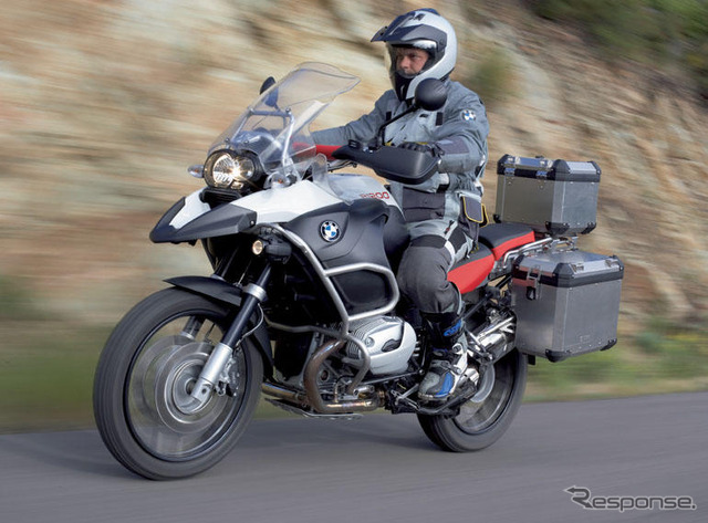 氷の祭典に氷の R1200GSアドベンチャー が登場 2月6日から