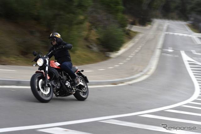 普通2輪免許で乗れ、軽快な走りが楽しめるDUCATI スクランブラー SIXTY2。